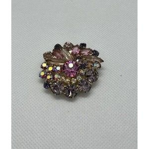 Vintage Women’s Beautiful Rhinestone Broach